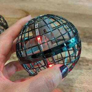 Bundle of 2 levitating light up spinners - black and blue